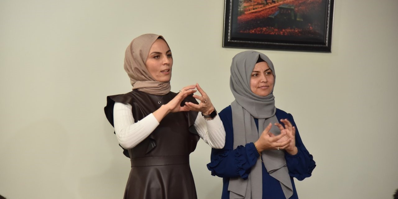 Kartepeli çocuklar işaret diliyle tanıştı