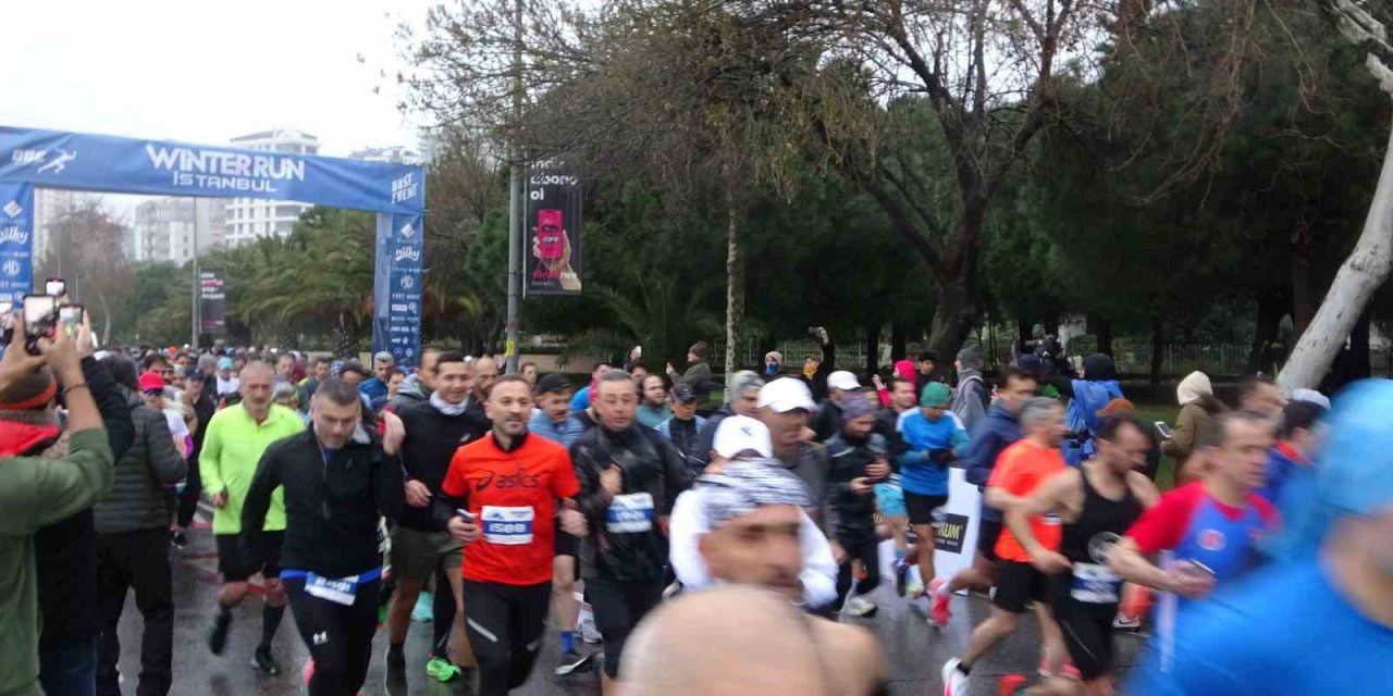 Winter Run İstanbul’da yarışmacılar deprem bölgesine yardım için koştu