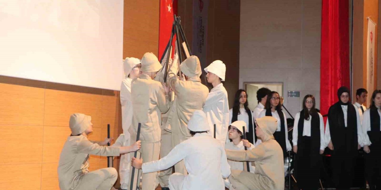 Liseli gençler, ‘Çanakkale Destanı’nı canlandırdı