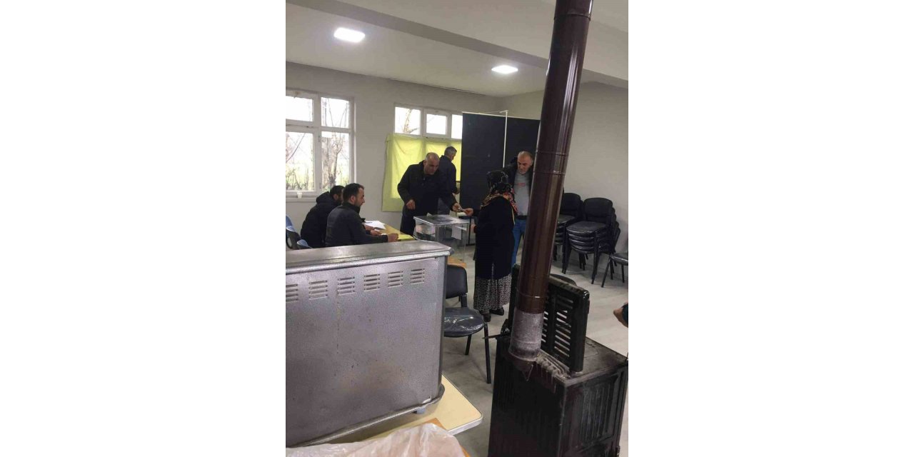 Bin üçyüz nüfuslu köy mahalle olmak için referanduma gitti