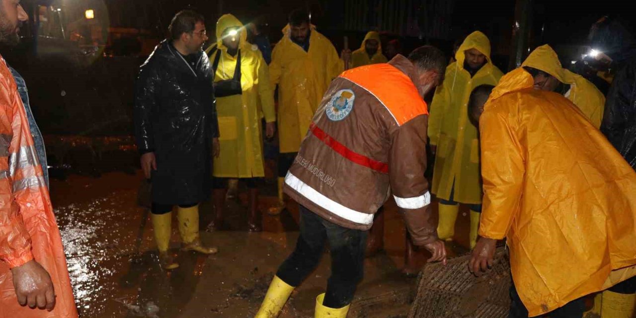 Haliliye’de sel nöbeti tuttular