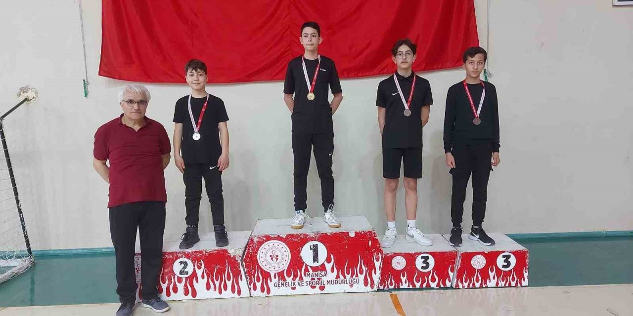 Manisa’da 18 Mart Çanakkale Şehitleri Anma Masa Tenisi Turnuvası yapıldı