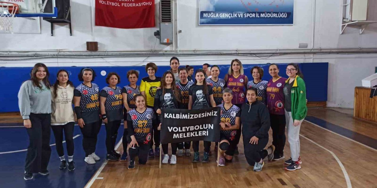 Köyceğiz veteran kadın voleybol takımı turnuvaya farkındalık kattı