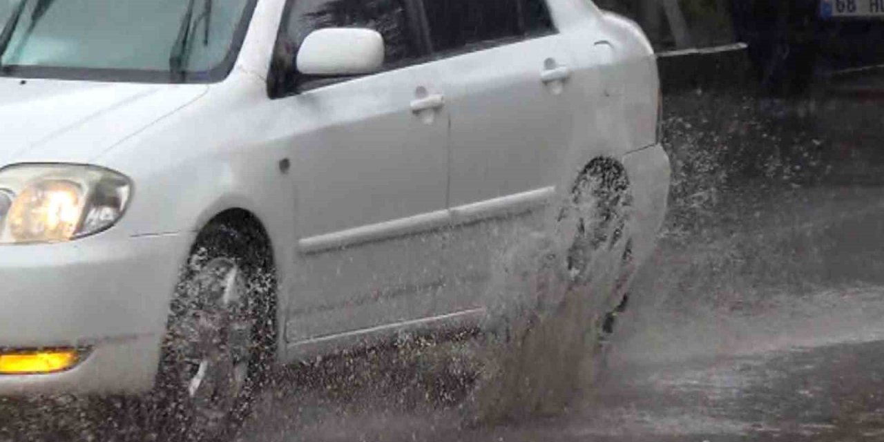 Aksaray’da yağmur etkili oluyor