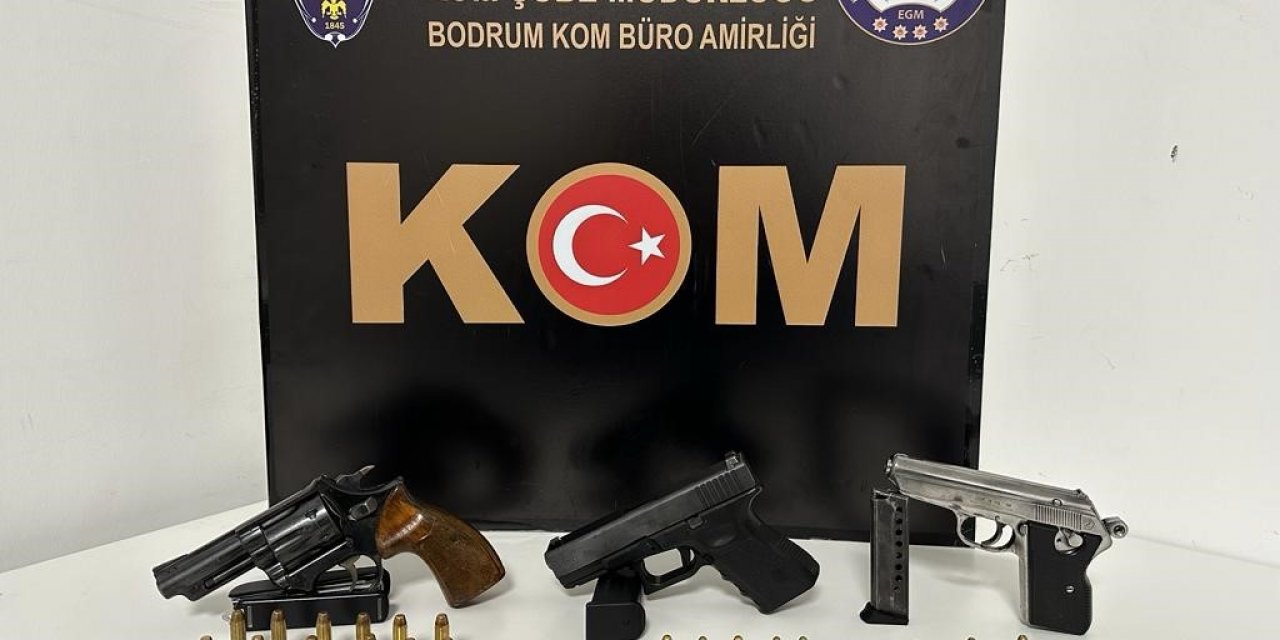 Teyp içerisinde 3 tabanca ele geçirildi