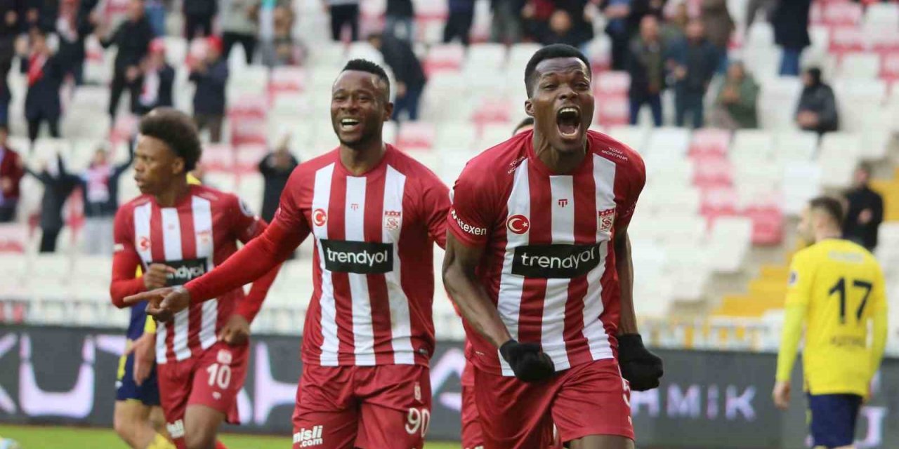 Sivassporlu Cofie gol sayısını 2’ye yükseltti