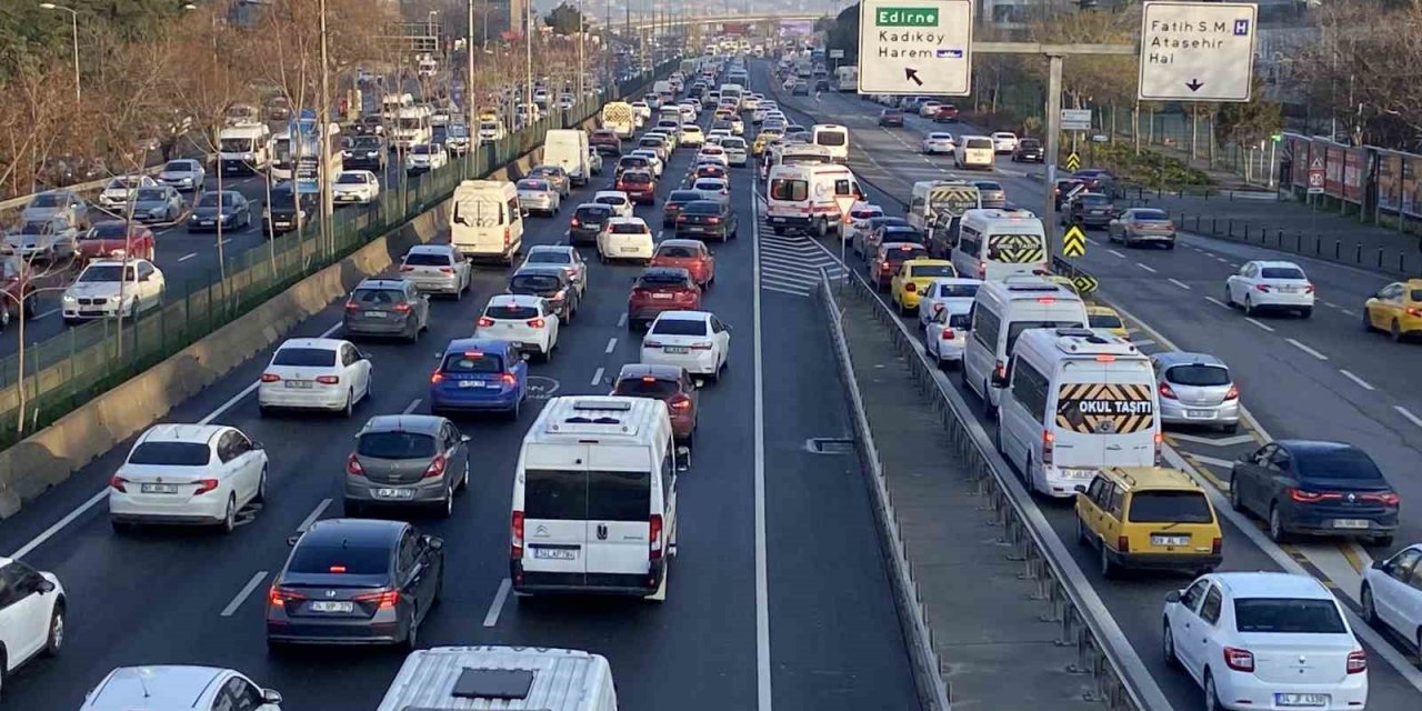 İstanbul’da haftanın ilk iş gününde trafik yoğunluğu yaşandı