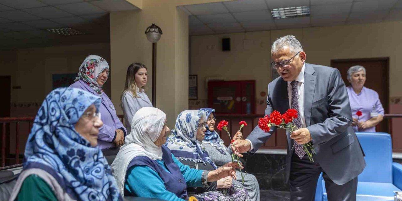 Büyükkılıç: "Dua kaynağı yaşlı çınarlarımızın Yaşlılara Saygı Haftasını kutluyorum"