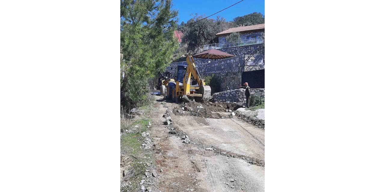 Ortaca’nın kırsal mahallelerinde yol bakım ve onarım çalışması