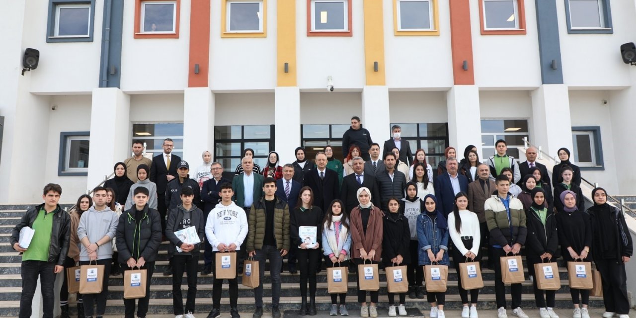 Dilovası Belediyesi’nden öğrencilere YKS ücreti desteği