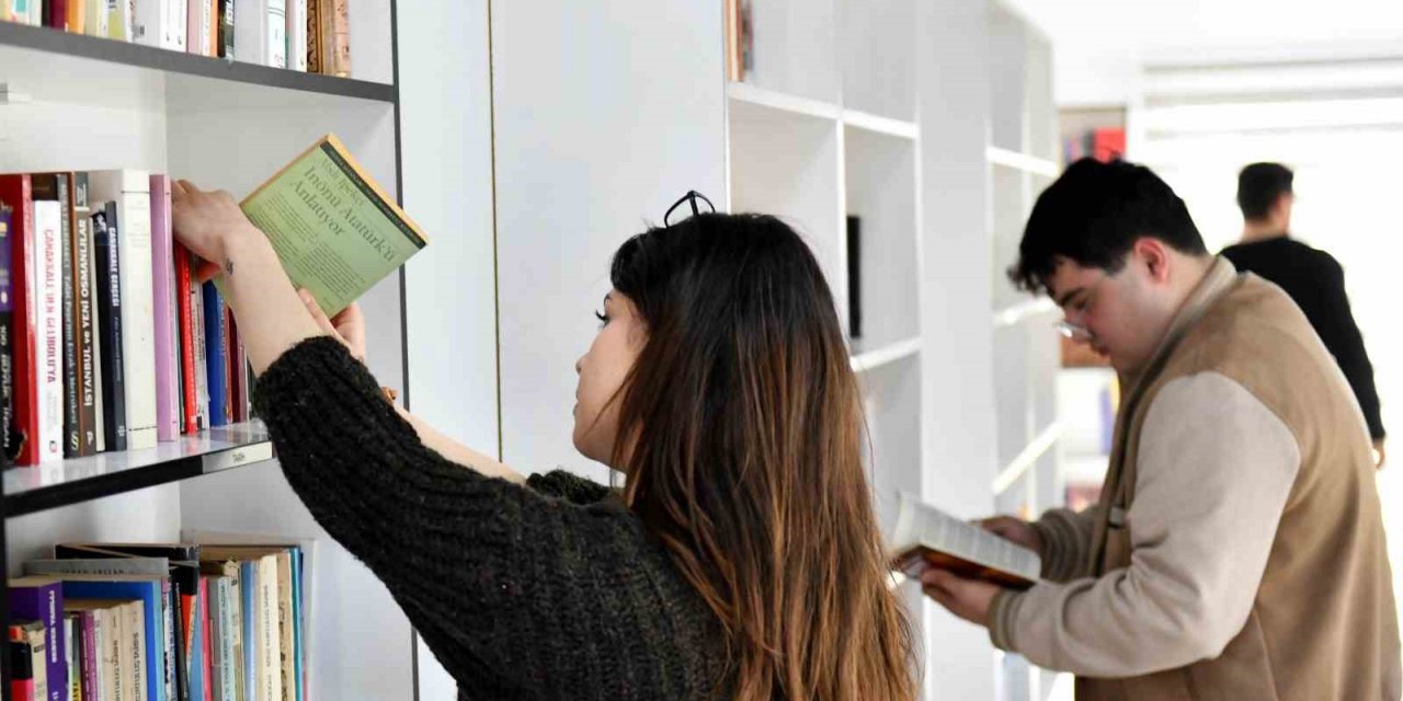 Muratpaşa’da Cengiz Aytmatov Kütüphanesi açıldı