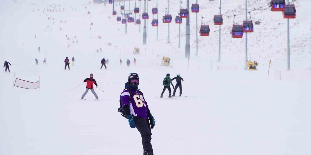 Erciyes’te baharda kayak heyecanı