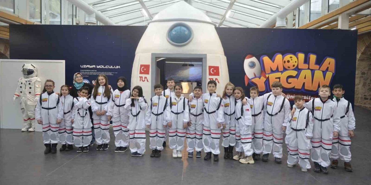 Yıldırımlı çocuklar uzay yolculuğunda