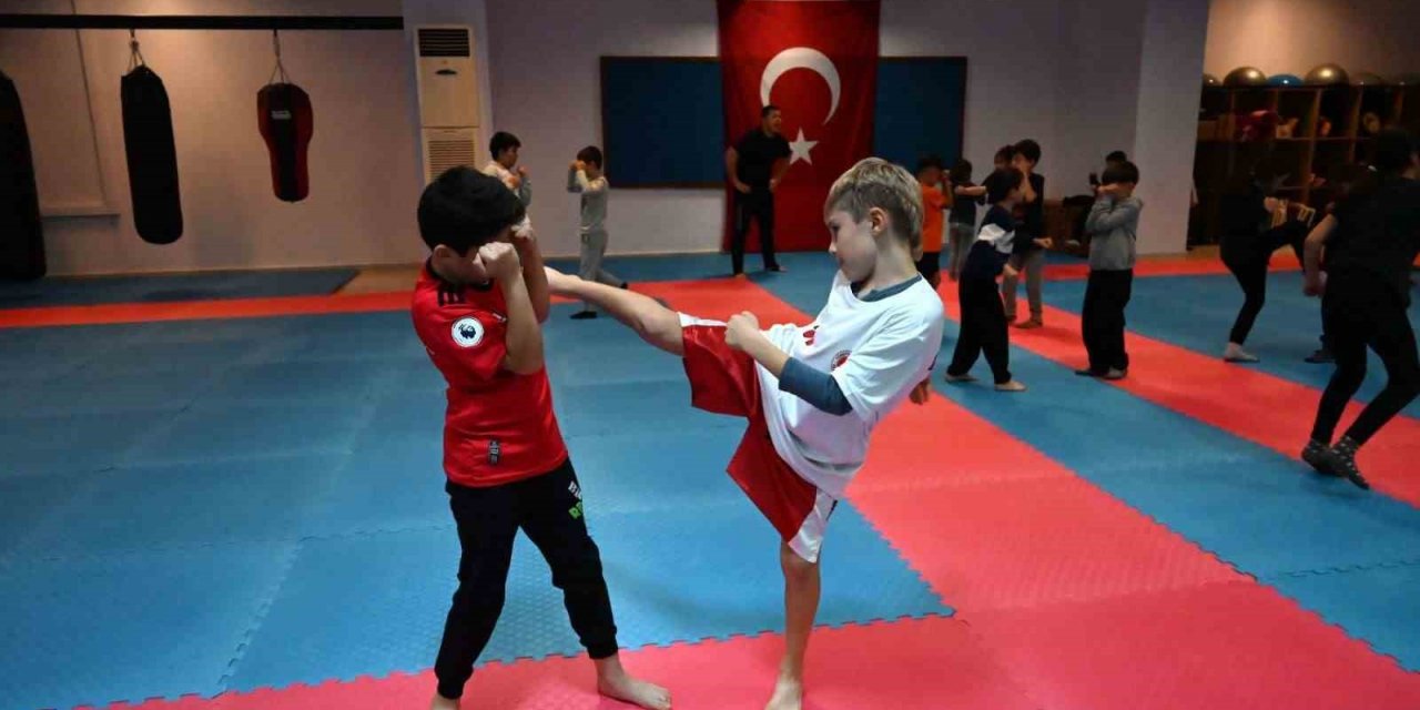 Kemer’de karate, kick boks ve pilates kursları devam ediyor
