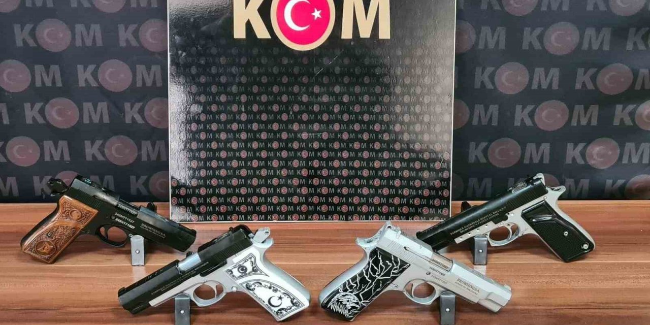 Otomobil stepnesinde tabanca ele geçirildi