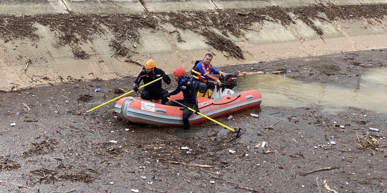 Sel sularına kapılan 1,5 yaşındaki Zeynep aranıyor