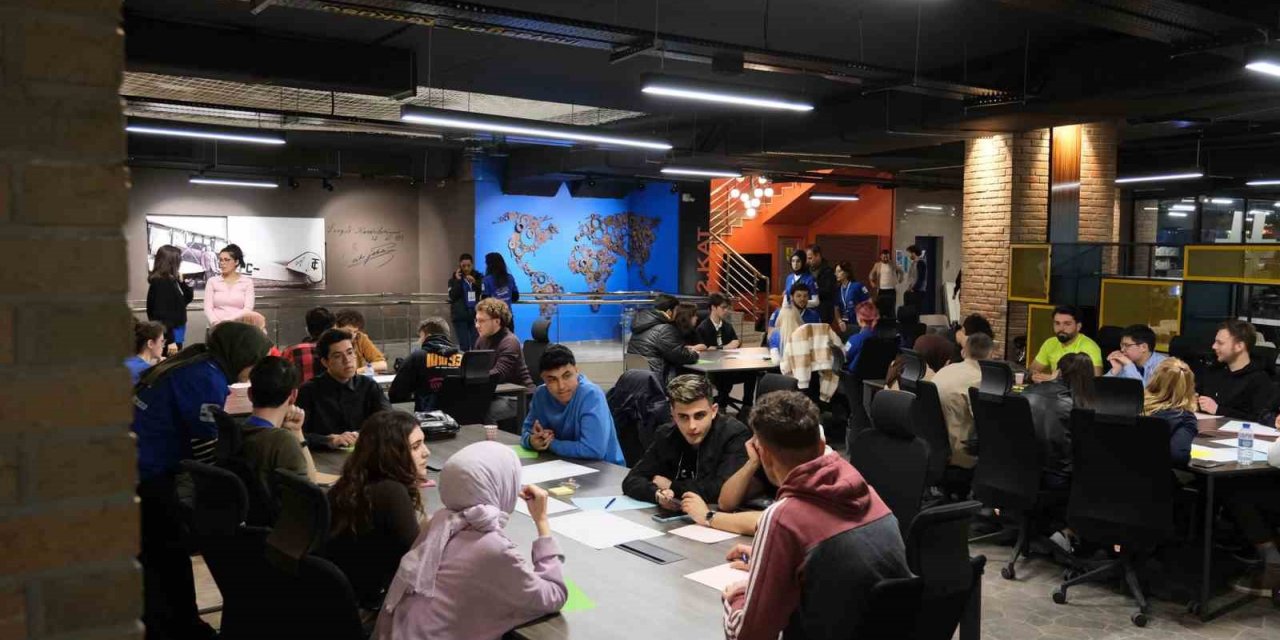 Konya Kapsül Teknoloji Platformu 8 ülkeden 50 gence girişimcilik eğitimi verdi