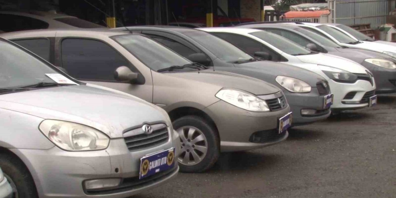 Oto hırsızlığı çetesinin çaldığı araçlar Ataşehir’de sahiplerine teslim edildi
