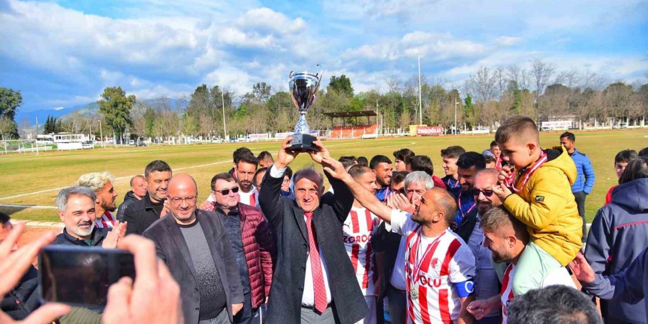 İncirliova Belediyespor namağlup şampiyon oldu