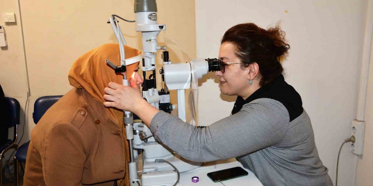 Başına kolon düşen depremzedenin göz tedavisi Denizli’de yapıldı