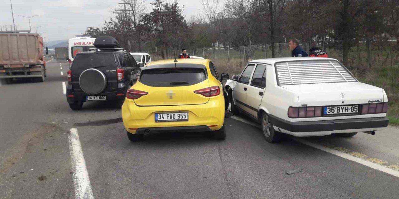 D-100’de zincirleme kaza: 2 yaralı