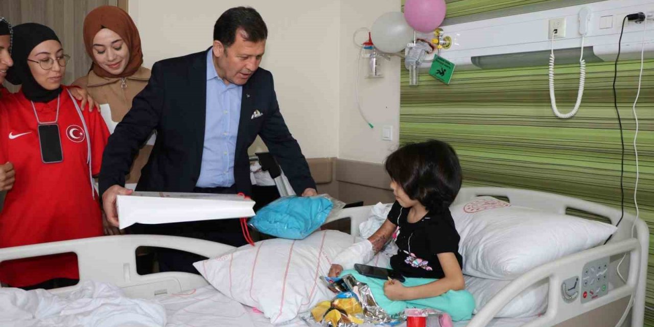 Ampute Milli Takımı’ndan depremzedelere moral ziyareti