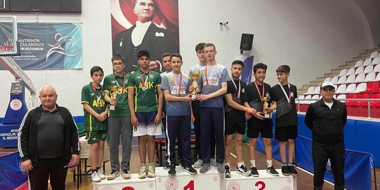 Söke Belediyespor Masa Tenisi’nde sezonu 5 kupayla kapattı