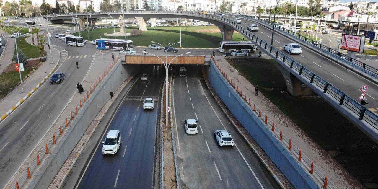 Selde 5 kişinin hayatını kaybettiği kavşak trafiğe açıldı