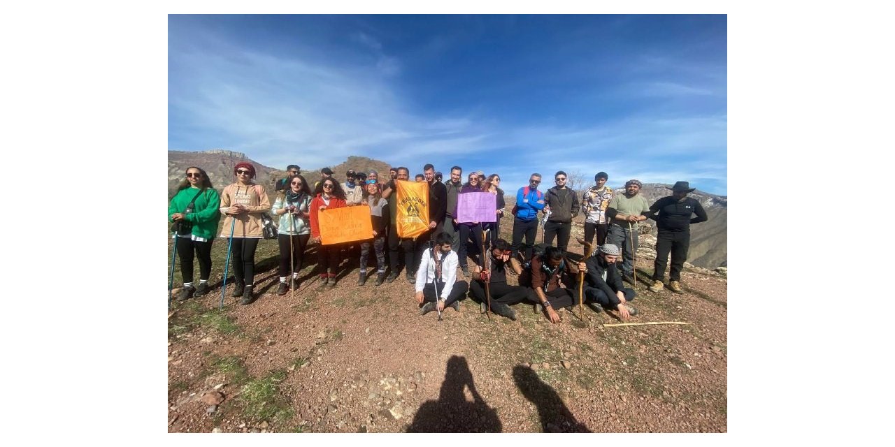 Yüksekovalı dağcılardan doğa yürüyüşü