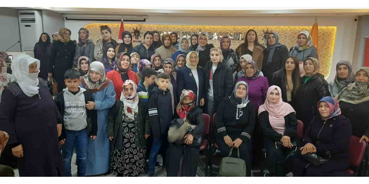 Vanlı kadınlar AK Parti’ye çıkarma yaptı