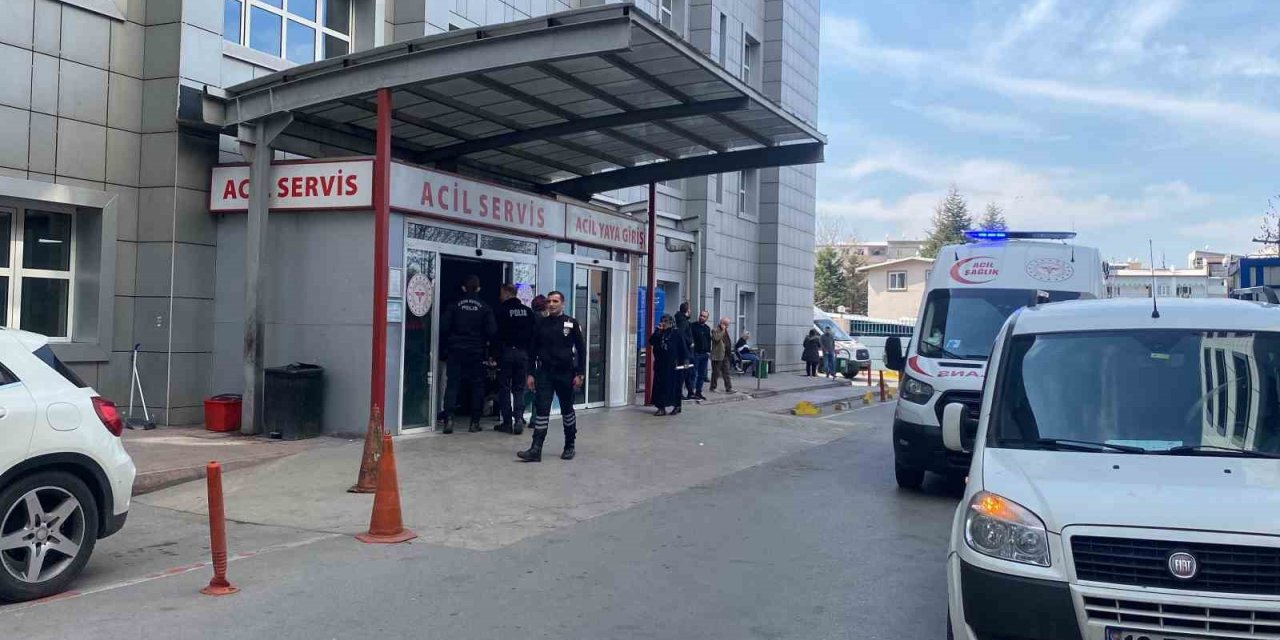 Hastanede kalan evsiz, doktor ilaç yazmayınca kendini yaktı