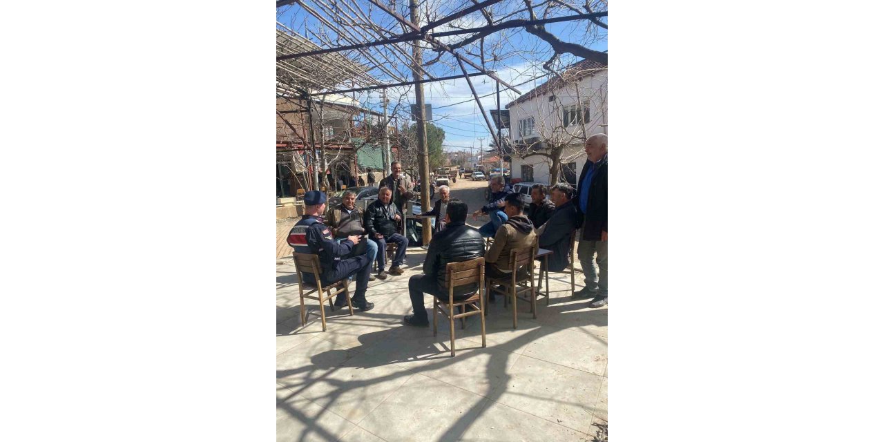 Jandarma vatandaşları bilgilendirdi