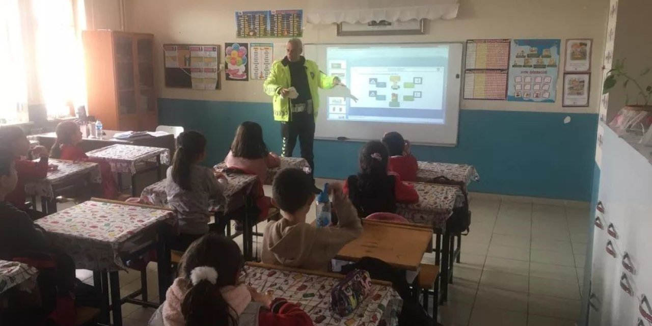 Minik öğrencilere trafik eğitimi verildi