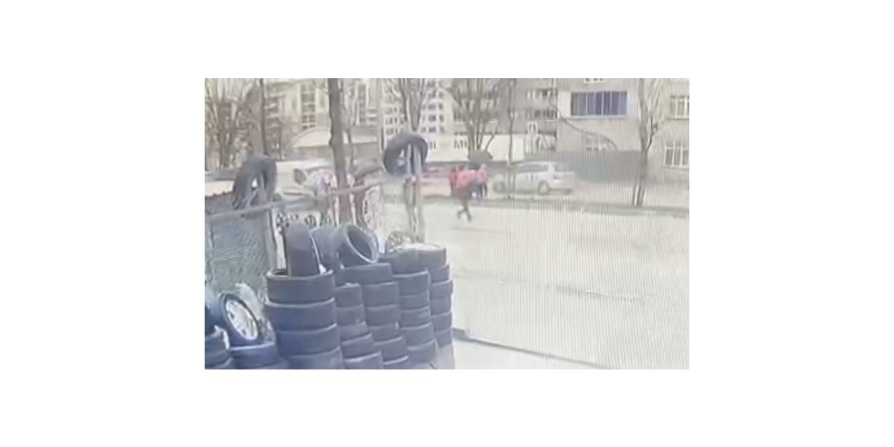 Okula giderken aracın çarptığı çocuk metrelerce böyle savruldu