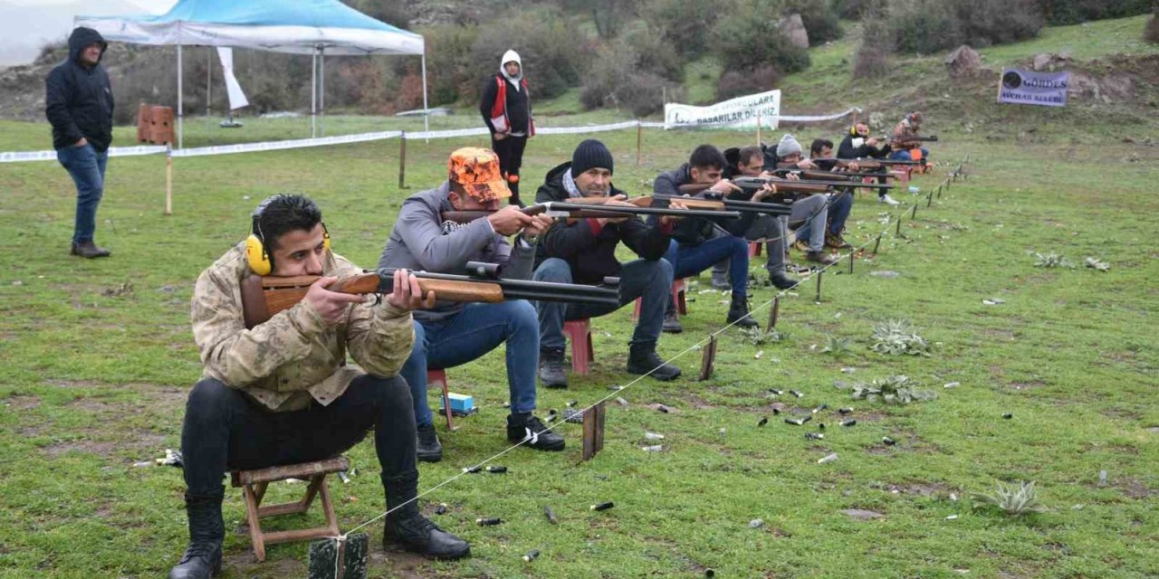 Balıkesir’de depremzedeler yararına atış yarışması gerçekleşti