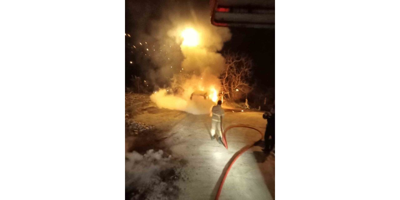 Araç ve garaj yangında kullanılamaz hale geldi