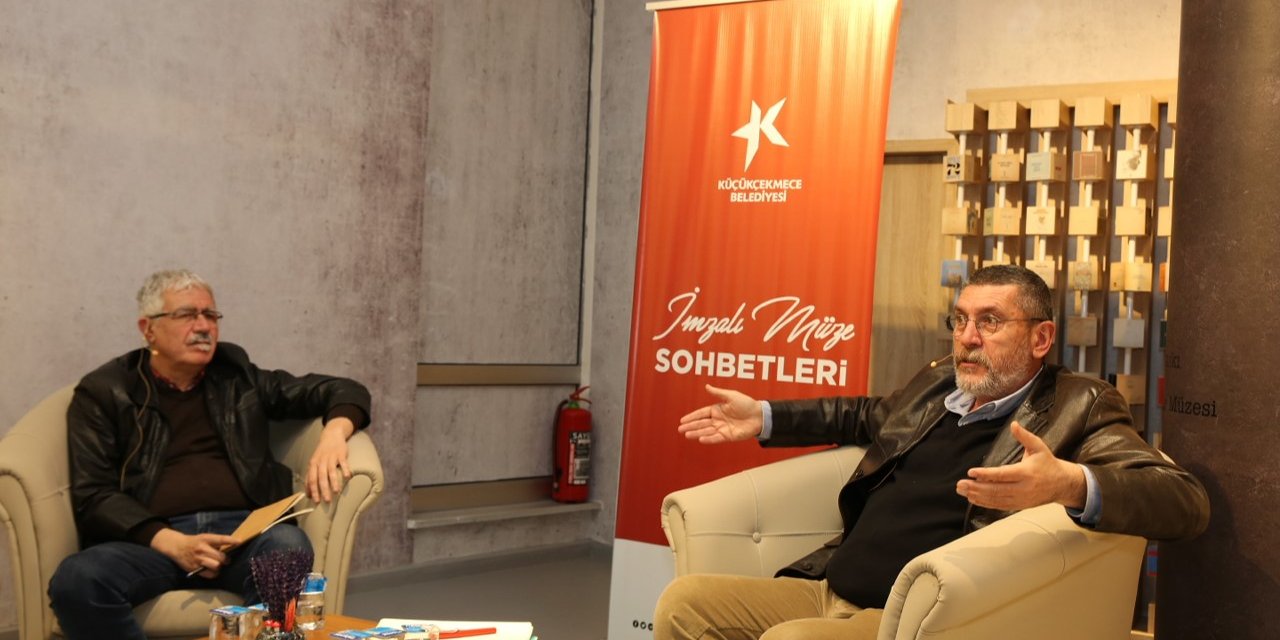 Küçükçekmece’deki İmzalı Kitaplar Müzesi’ne ünlü spor yorumcusu Cem Dizdar konuk oldu