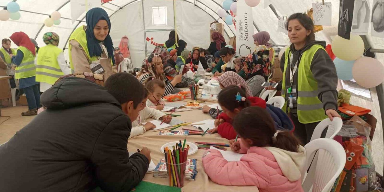 İstanbul Beylerbeyi Sabancı Olgunlaşma Enstitüsü, kültürel ve sosyal etkinlikler ile depremzedelerin yanında