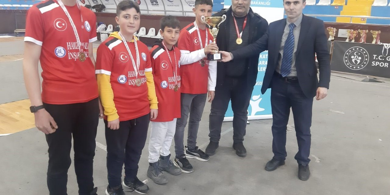 Okul sporlarında iki şampiyonluk