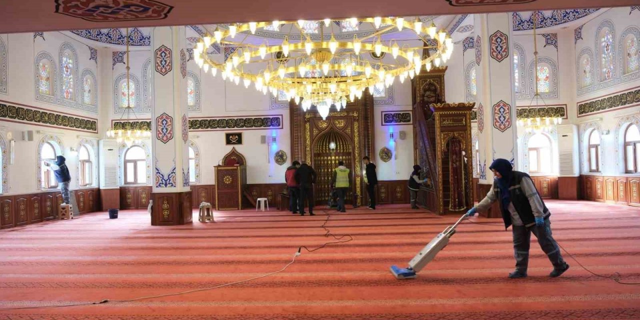 Altıeylül’de camiler Ramazan’a hazır