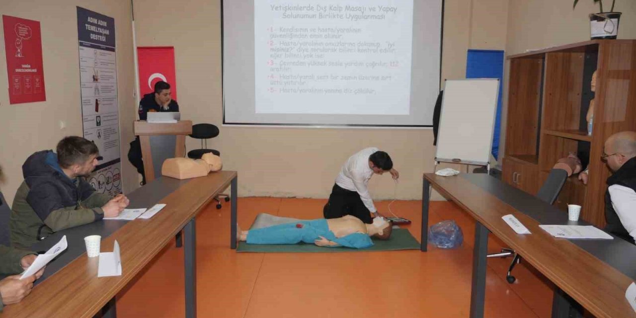 İlk yardımı öğreniyorlar