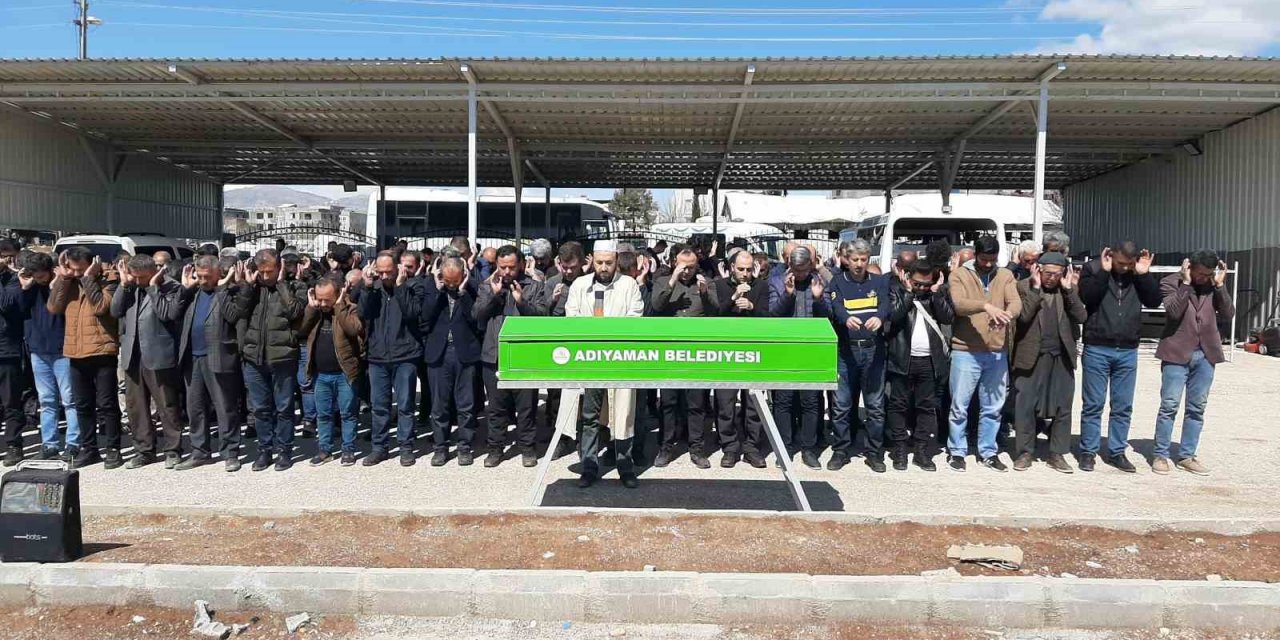 Selde hayatını kaybeden minik Zeynep annesinin yanına defnedildi