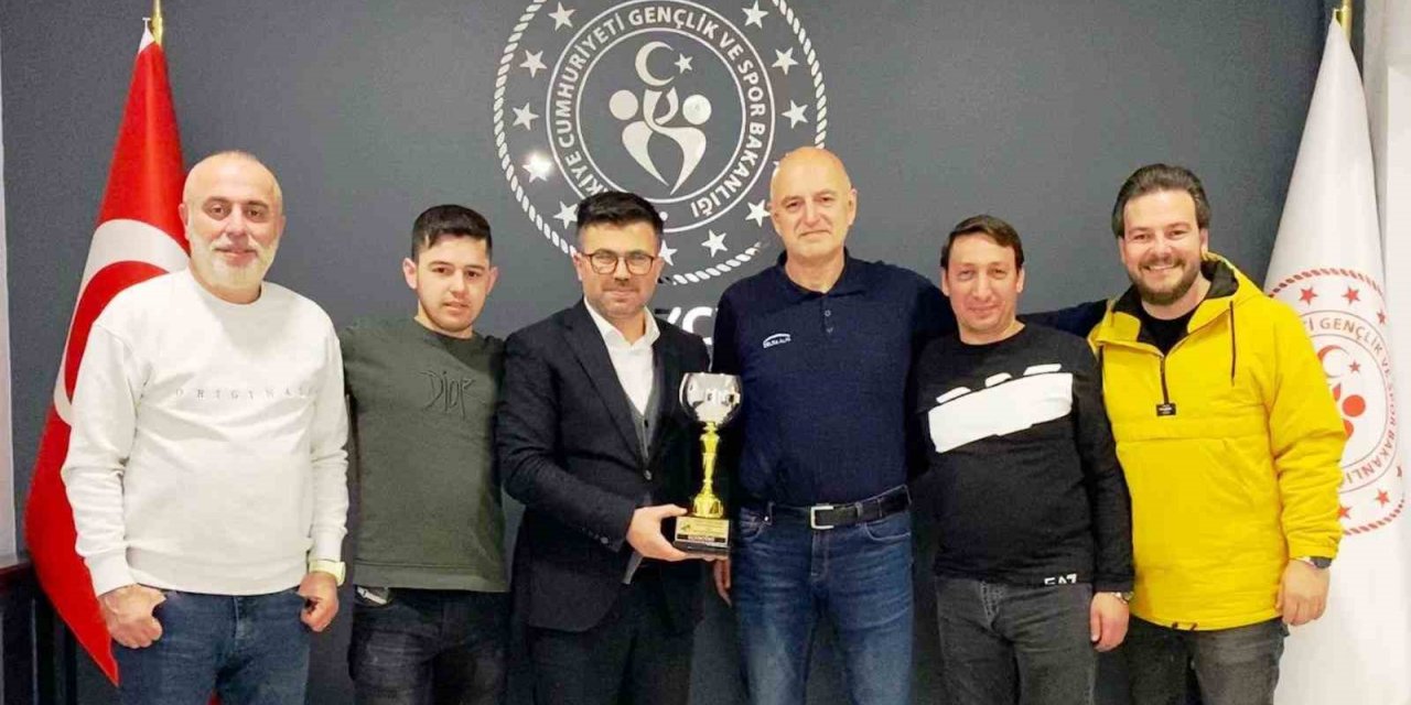 Şampiyonlar kupayı Yazıcı’ya getirdi