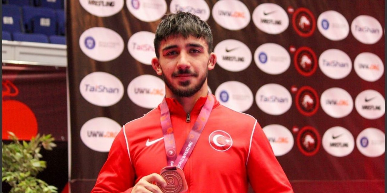 BARÜ’lü milli sporcu Emre Kural bronz madalya kazandı