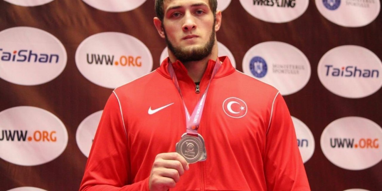 BARÜ’lü milli sporcu Muhammed Gimri gümüş madalya kazandı