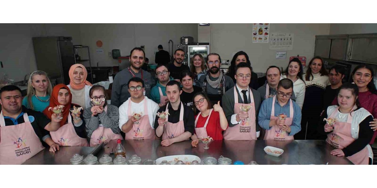 Down Sendromu farkındalık gününde özel çocuklar mutfakta buluştu