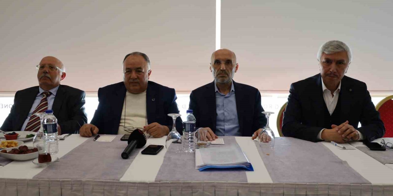 Milli görüşçülerden Saadet Partisi’ne ‘Oynanan oyunu görün’ uyarısı