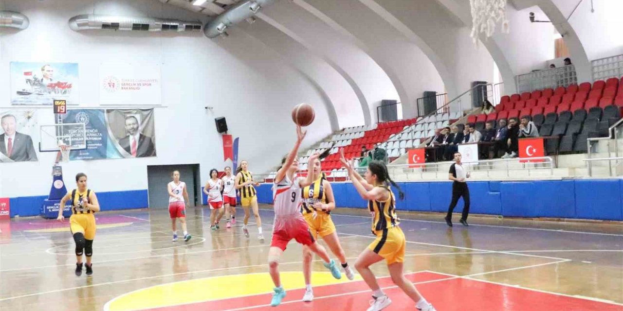 Aydın’da U16 Kızlar Basketbol Bölge Şampiyonası başladı