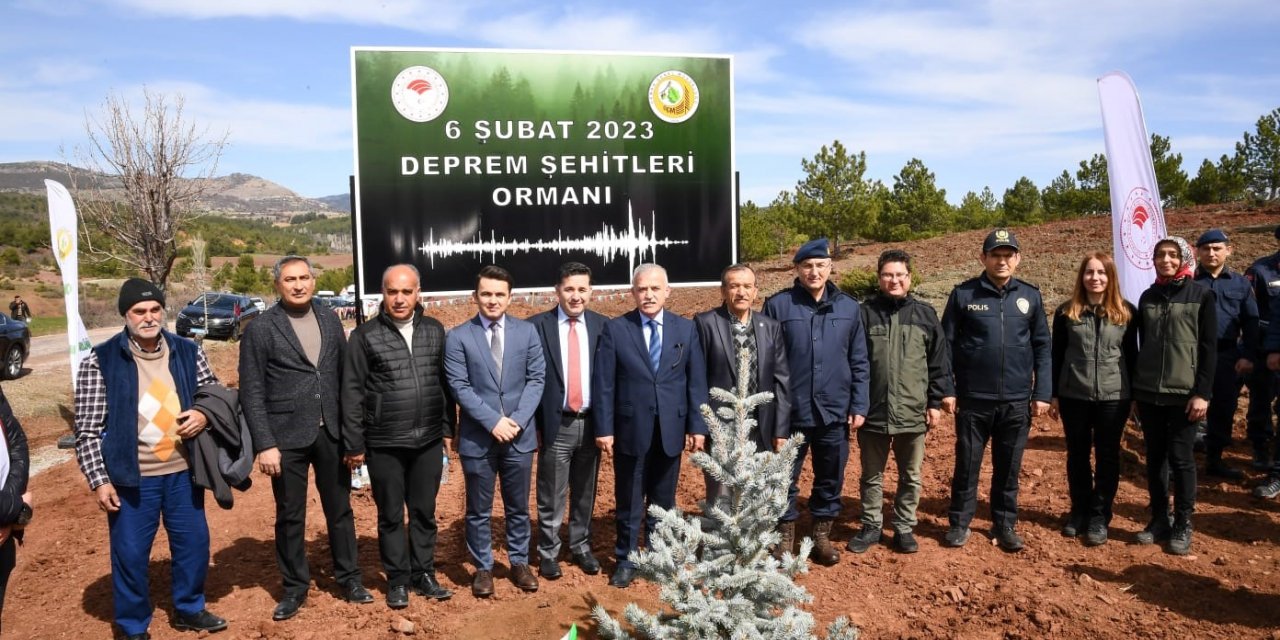 Uşak’ta Deprem Şehitleri Ormanında ilk fidanlar toprakla buluştu