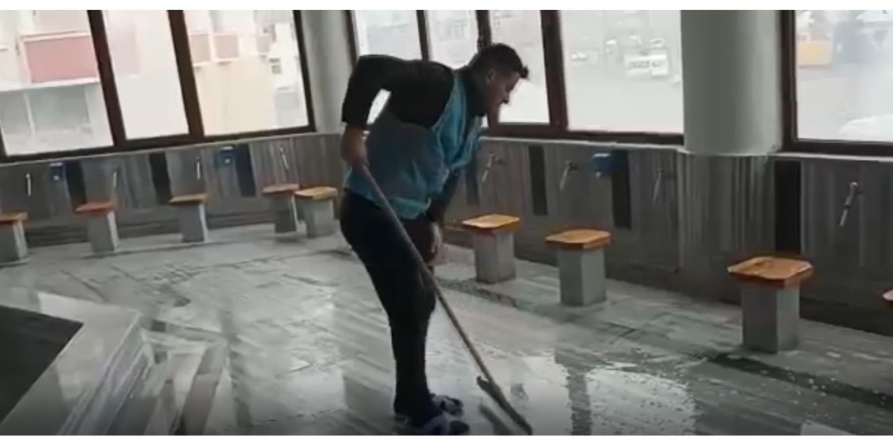 Muradiye Belediyesinden Ramazan öncesi cami temizliği